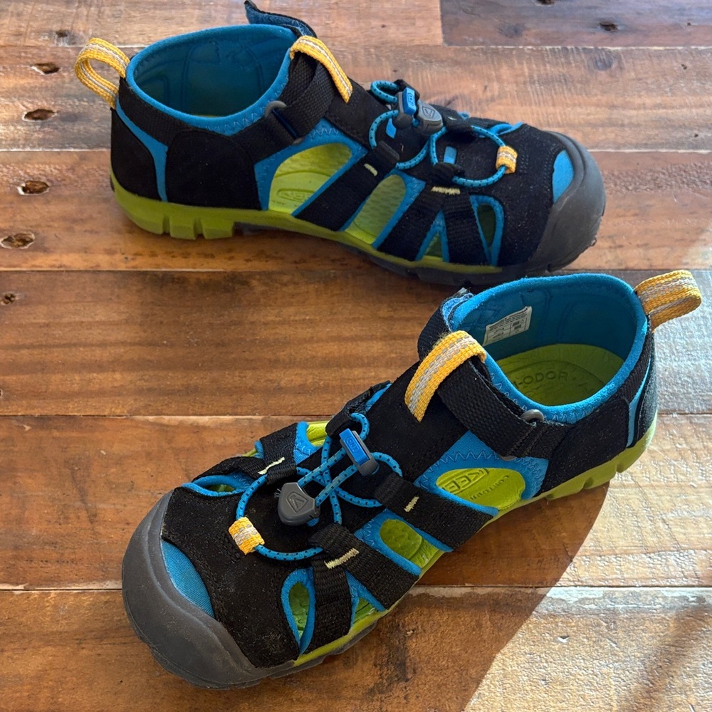 Keen Kids' Black and Blue Sandals with Yellow Accents - Picture 4 of 7